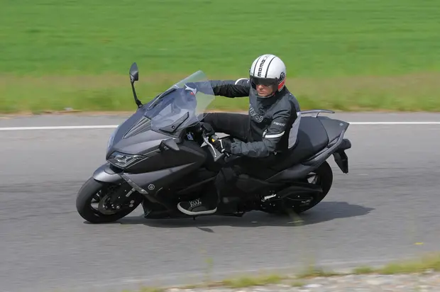 Prova Yamaha Tmax 2015