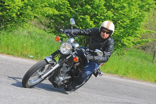 Prova Yamaha SR 400 2016