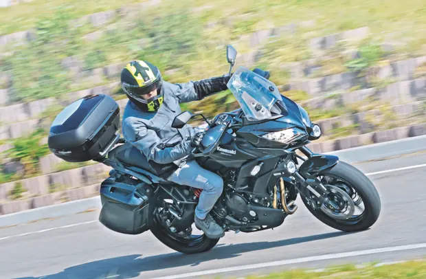 Prova Kawasaki Versys 650 Grand Tourer 2016