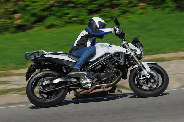 Prova BMW Serie F R/ST/GT F 800 R 2015