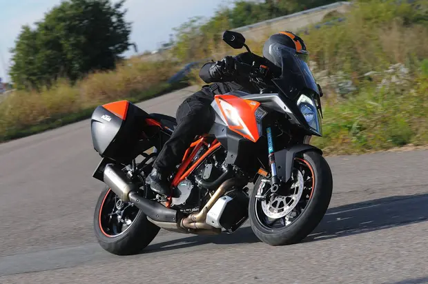 Prova KTM Super Duke GT 1290 2017