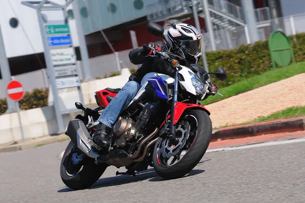 Prova Honda CB F CB 500 F 2017