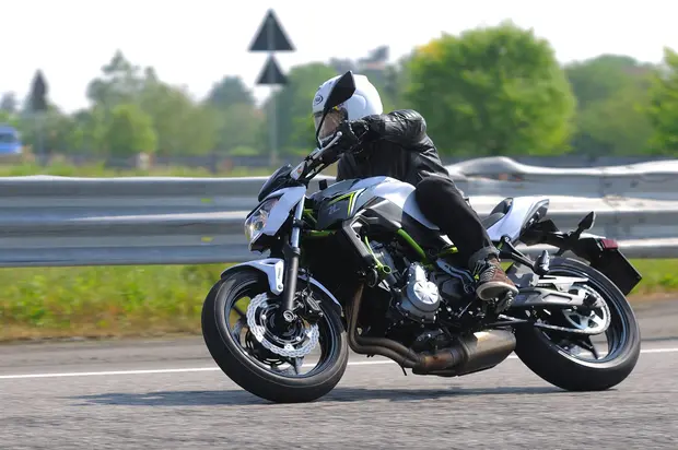 Prova Kawasaki Z650 2017