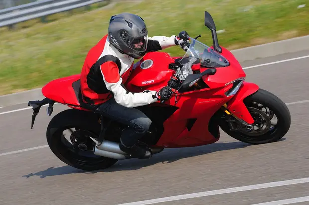Prova Ducati SuperSport S 2017