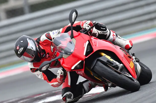 Prova Ducati Panigale V4 S Corse 2019