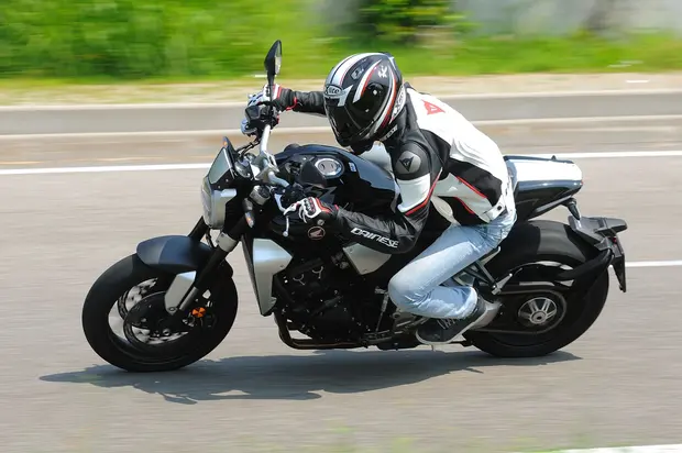 Prova Honda CB 1000 R Plus Neo Sports Café 2018