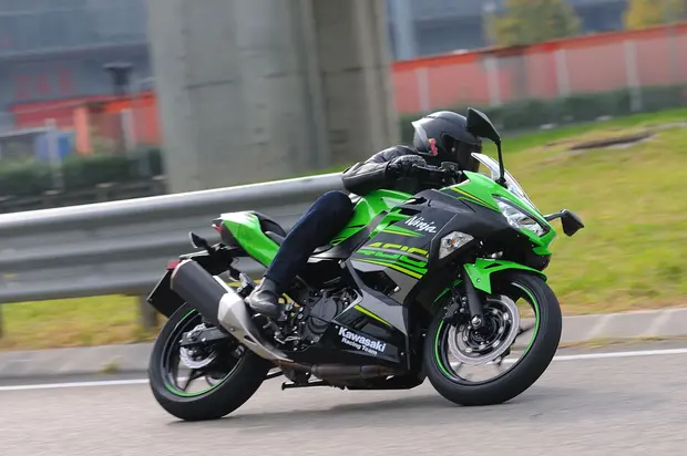 Prova Kawasaki Ninja 400 2018