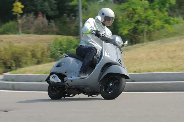 Prova Vespa GTS Super 300 Tech hpe 2019