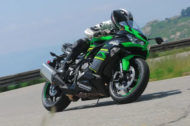 Prova Kawasaki Ninja ZX-6R 2020