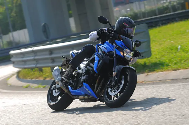 Prova Suzuki GSX-S 750 Yugen Carbon 2019