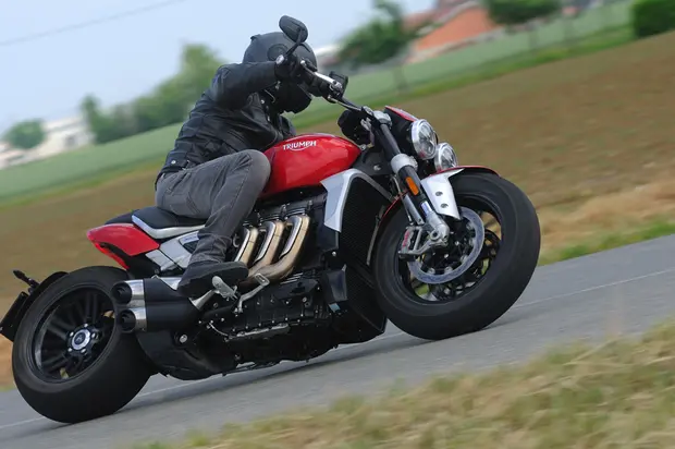 Prova Triumph Rocket III 