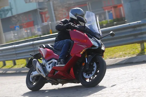 Prova Honda Forza 750 DCT 2021