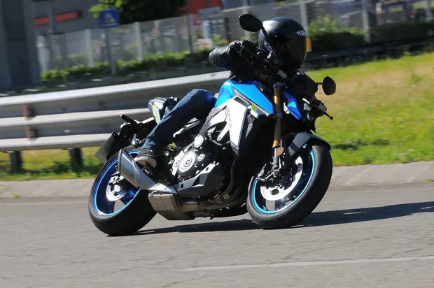 Prova Suzuki GSX-S 1000  2021