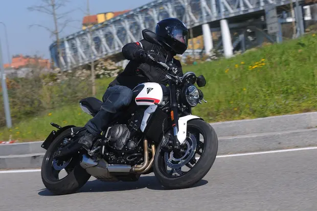 Prova Triumph Trident 660 2021