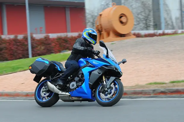 Prova Suzuki GSX-S 1000  2021