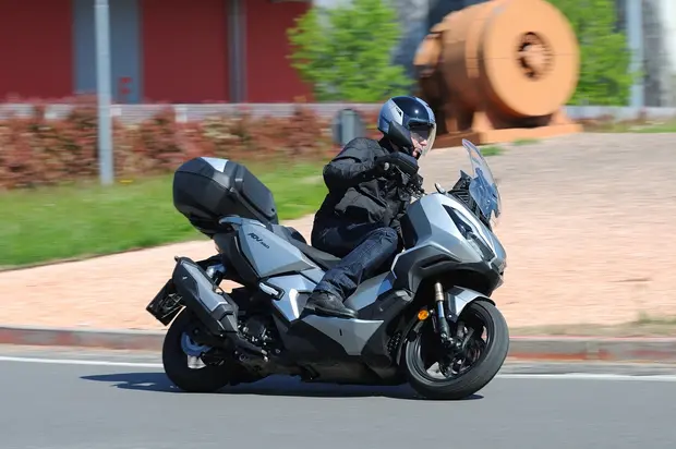 Prova Honda ADV 350 2022