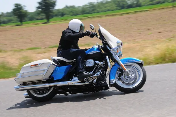 Prova Harley-Davidson Touring Electra Glide Revival 2021