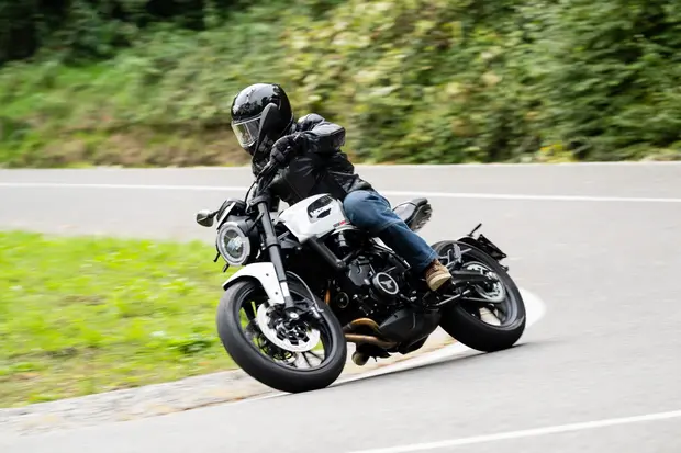 Prova Moto Morini Seiemmezzo STR 2023