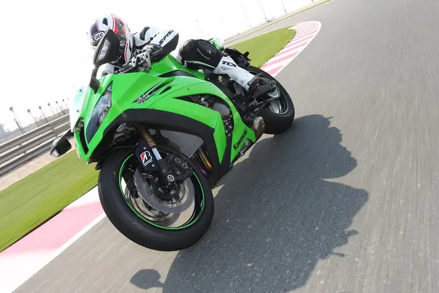 Prova Kawasaki Ninja ZX-10R 2011