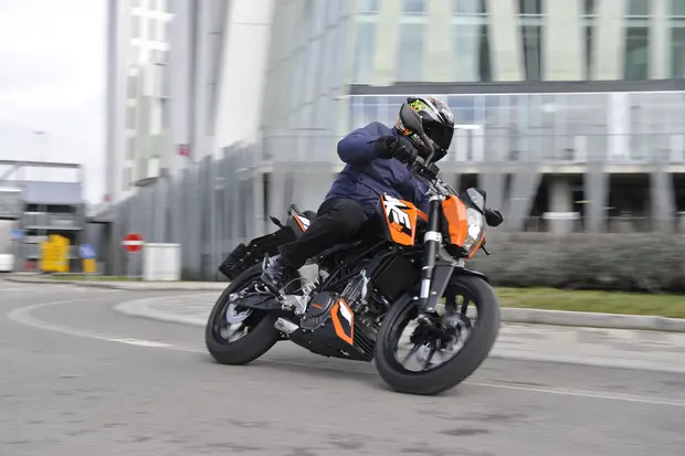 Prova KTM Duke 125/200 125 2011