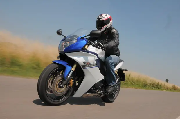 Prova Honda CBR 600 F 2011