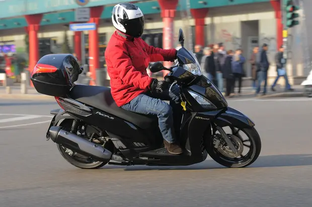 Prova Kymco People GTi 200 2011