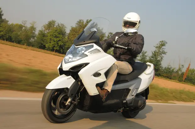 Prova Kymco MyRoad 700i 2012