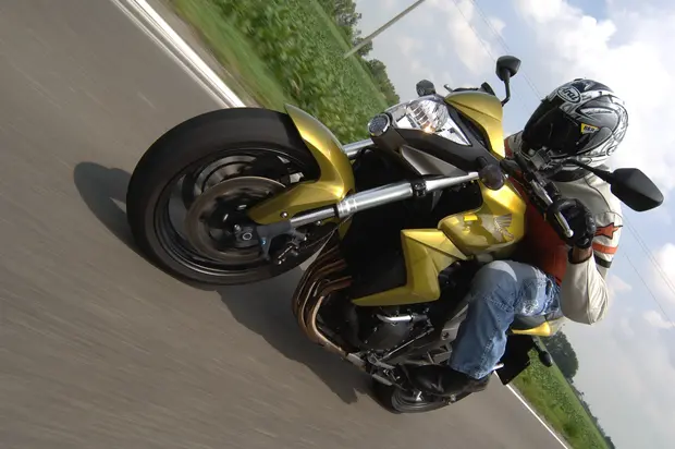 Prova Honda CB 1000 R 2014