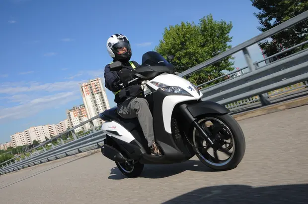 Prova Peugeot Geopolis 300 RS 2011