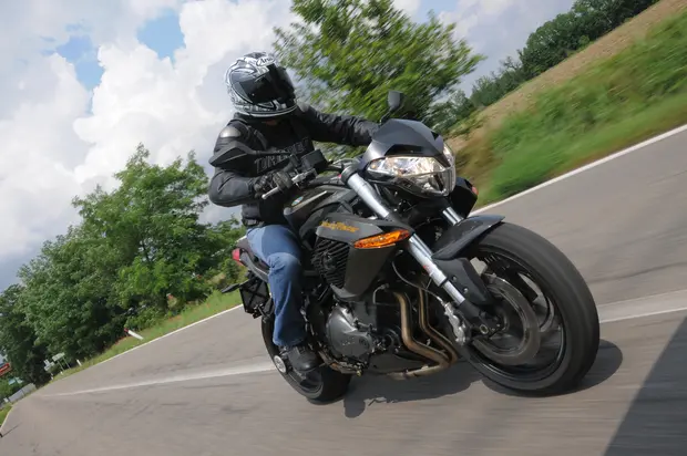 Prova Benelli TNT Century Racer 899  2011