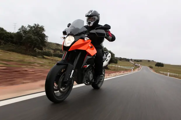 Prova KTM 990 SM-T/Supermoto 990 SM-T ABS 2011