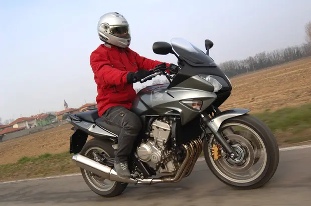 Prova Honda CBF 600/1000 CBF 600 S 2006