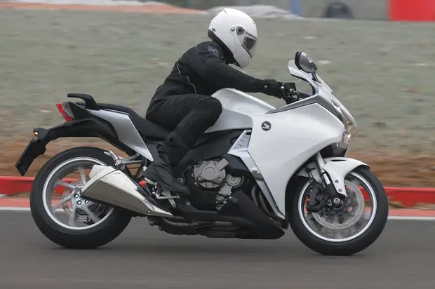 Prova Honda VFR 1200 F DCT  2011