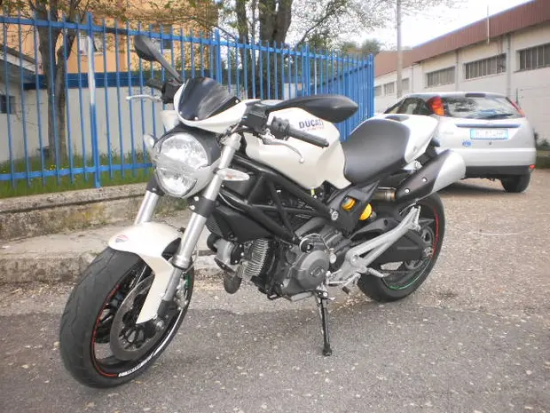 Prova Ducati Monster 696 2010