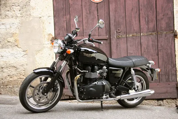 Prova Triumph Bonneville 865 SE 2006