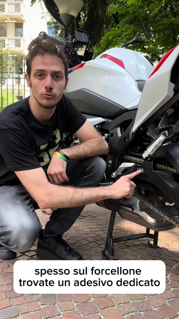 Come faccio a capire se la catena della mia moto è molle? . . .