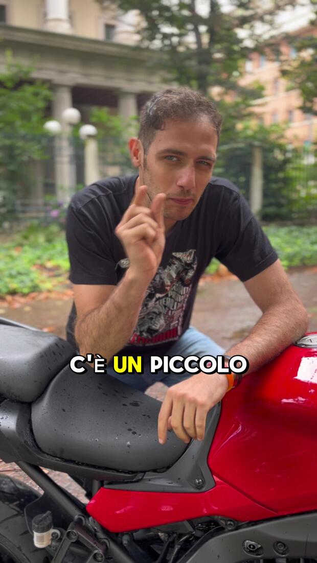 La pioggia lascia la moto sporca: come si risolve? . . .