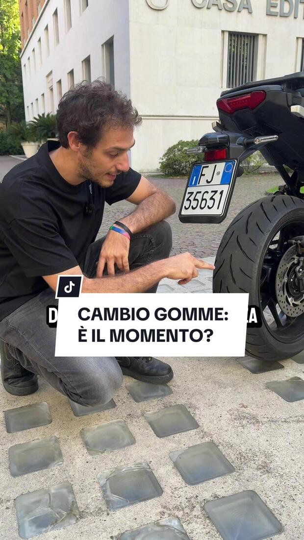 Come faccio a capire se devo cambiare le gomme alla mia moto? . . .