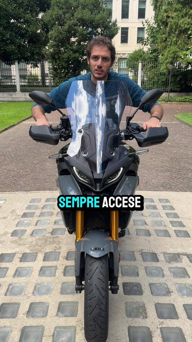 In moto le luci anabbaglianti devono essere sempre accese?  . . .