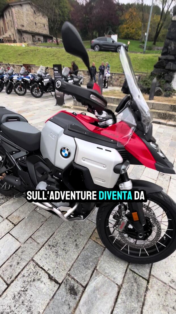 Bmw R 1300 GS Adventure e “standard”: ecco tutte le differenze! . . .