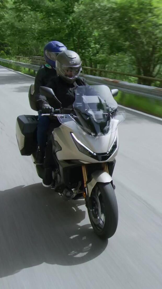 Honda: a Eicma arriva la NT1100 2025! . . .