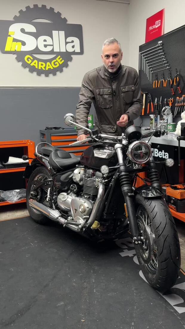 Triumph Speedmaster: ma cos’è? Quanto va forte e quanto consuma? . . .