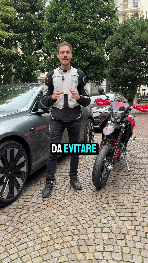 La città è una giungla per i motociclisti . . .