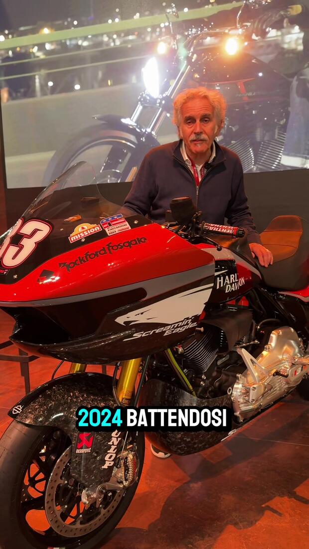 Harley-Davidson Road Glide (di serie e della King Of The Baggers) . . .