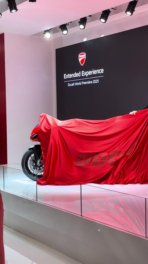 Unveiling Ducati Panigale V2 e Streetfighter V2 con il nuovo motore con il nuovo motore 890 (non più desmo)! . . .