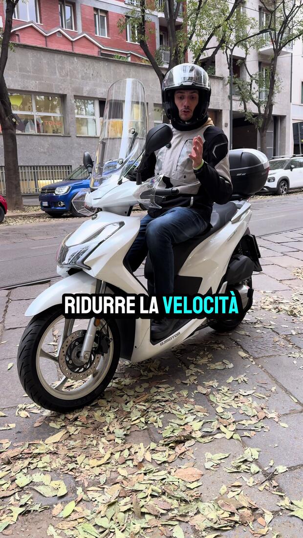 Foglie a terra: un pericolo per motociclisti e scooteristi! . . .