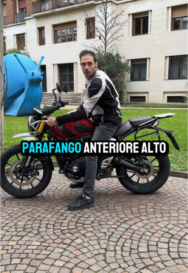 Triumph Scrambler 400X . . .