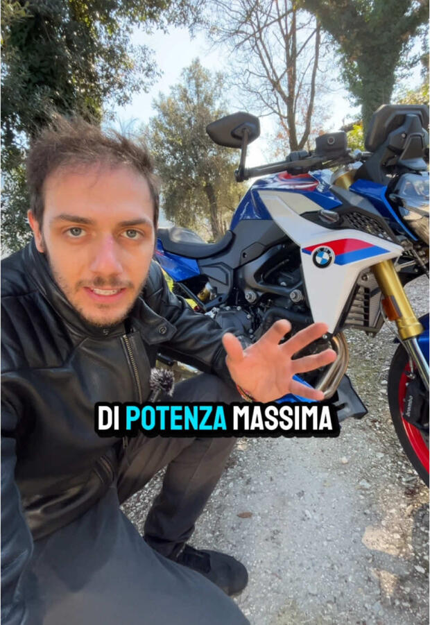 Abbiamo provato la nuova BMW F 900 R! . . .