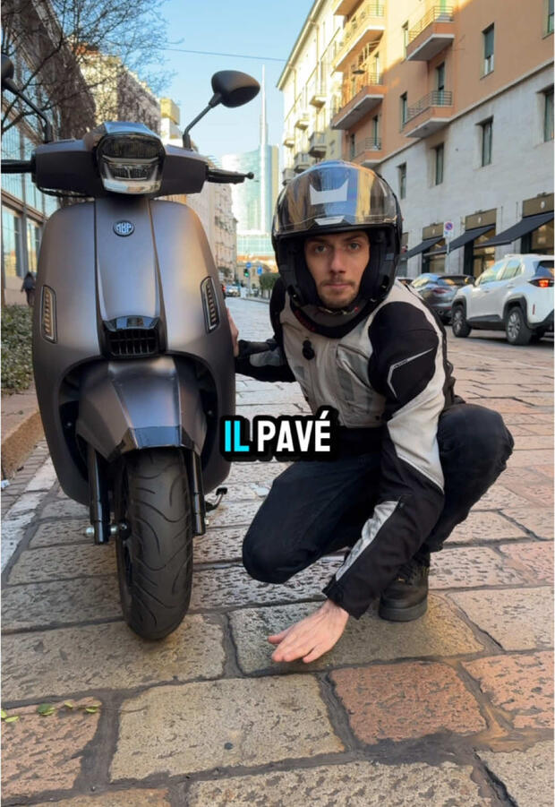 Il pavé fa male allo scooter! . . . é