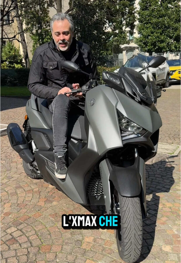 Yamaha XMax 300 “base” . . .